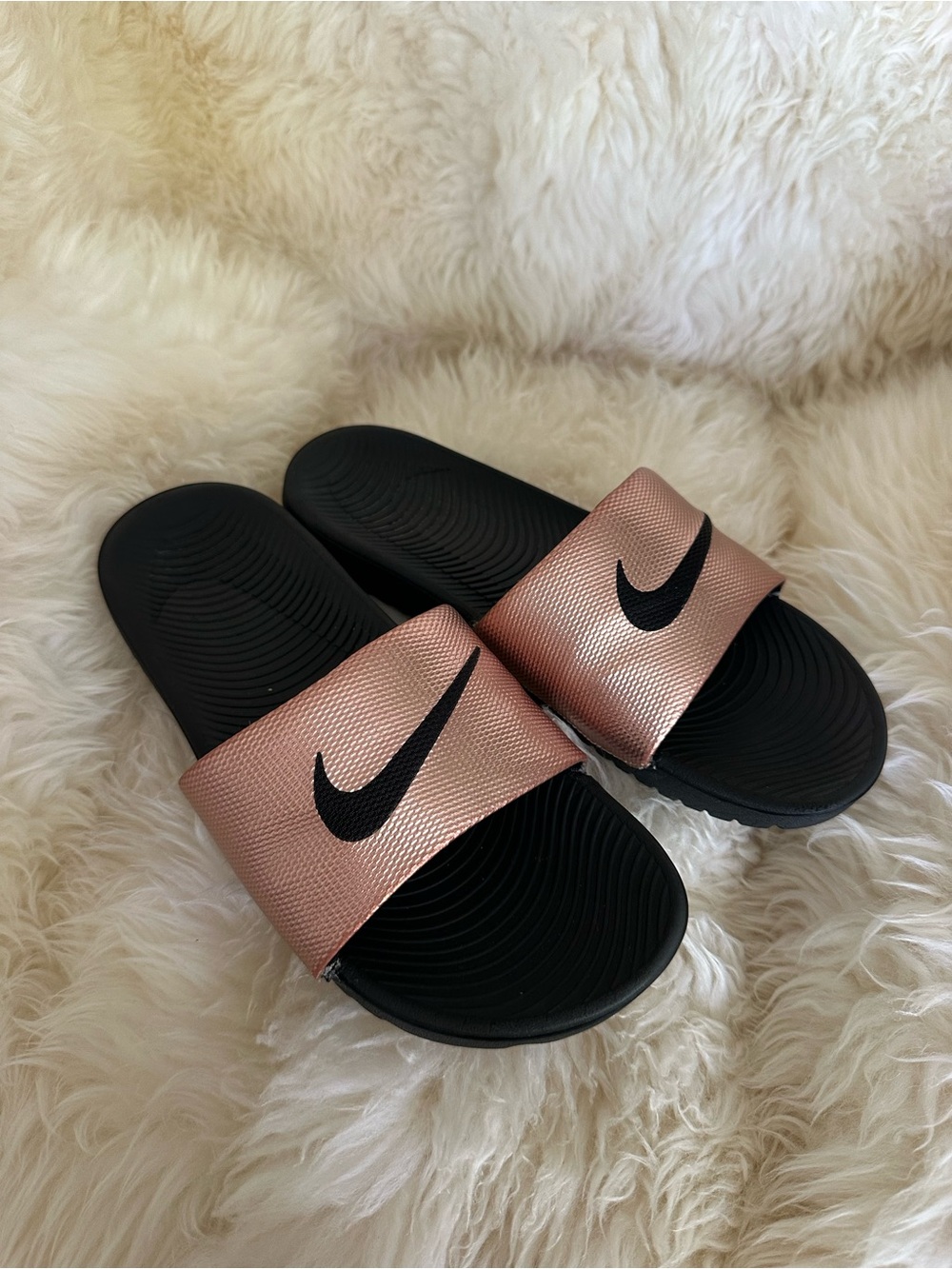 Nike Slide Kawa Sandal Slides in Rose Gold and Black Women's Metallic Red Bronze - Picture 5 of 6